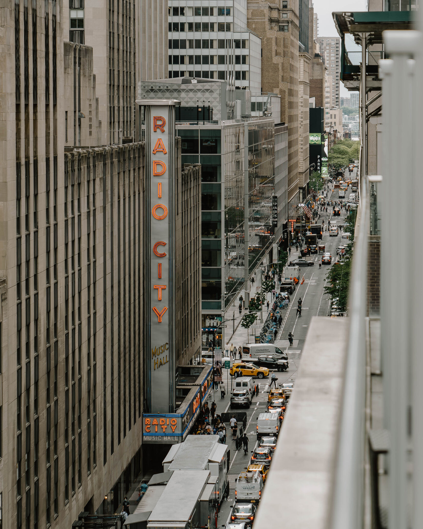 Adam_Firman_Club_Quarters_The_Jewel_Room_1108_Terrace_2-13_optimized_1000