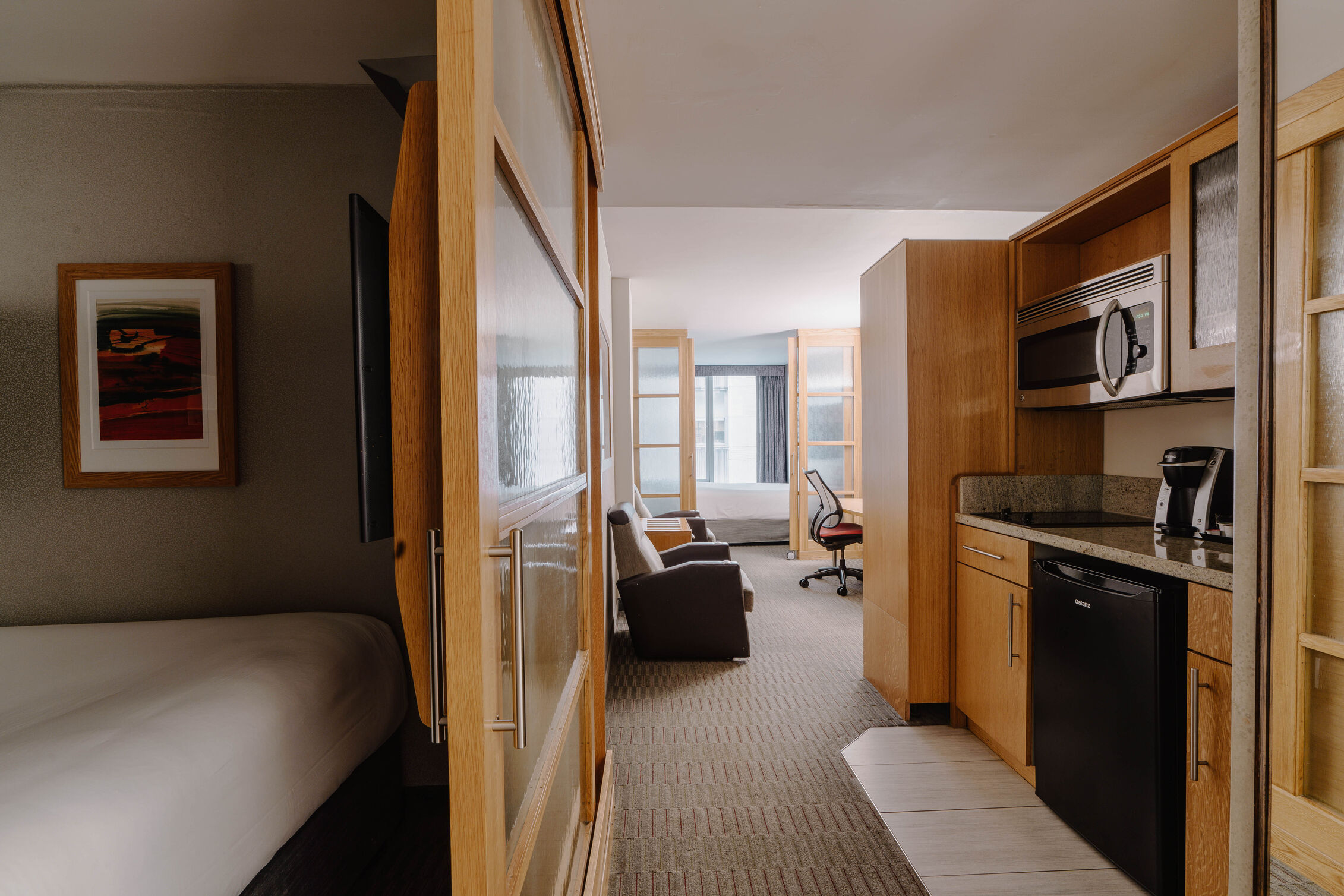 Adam_Firman_Club_Quarters_The_Jewel_Room_607_2_Bedroom_Suite-4_optimized_1000