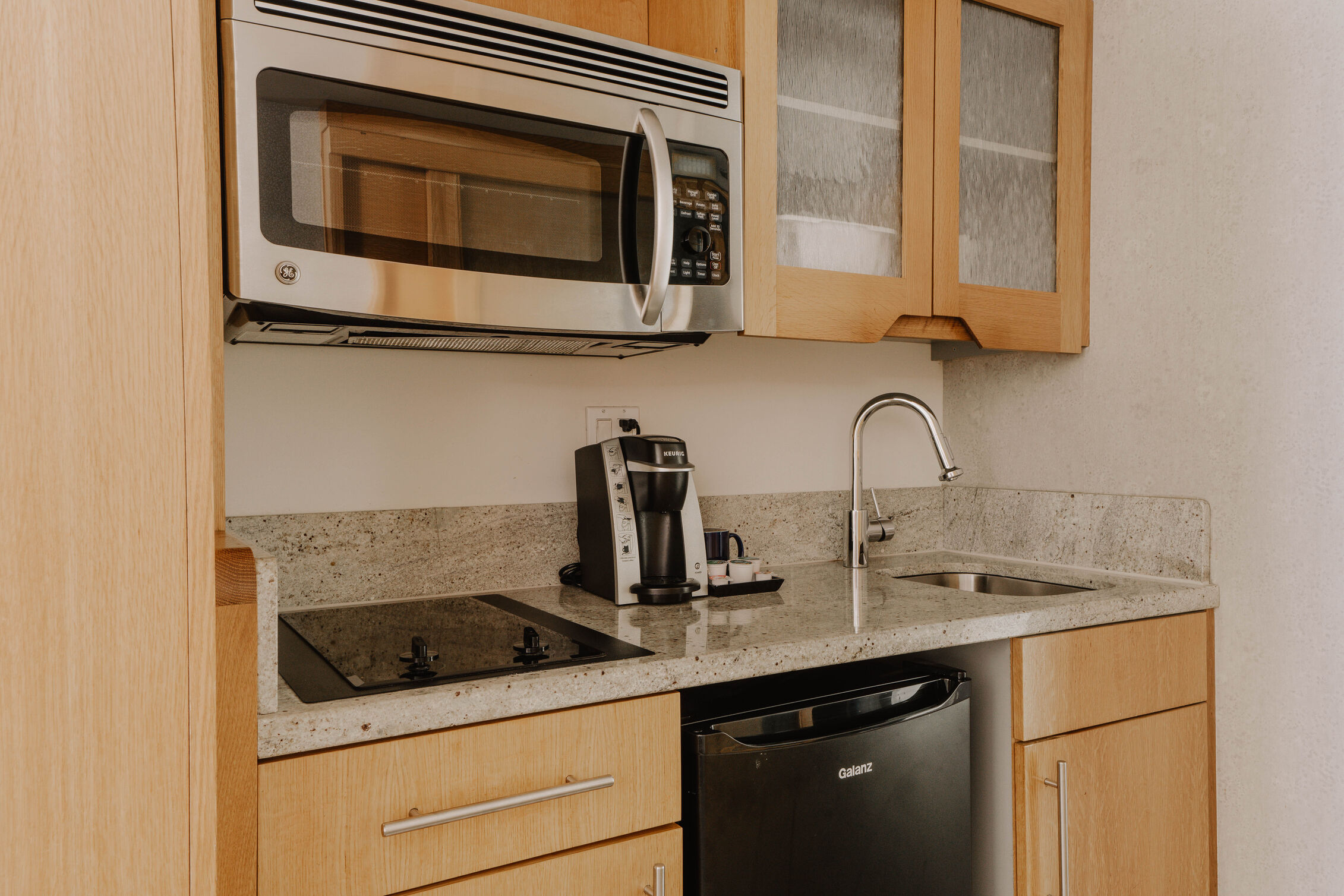 Adam_Firman_Club_Quarters_The_Jewel_Room_607_2_Bedroom_Suite-5_optimized_1000